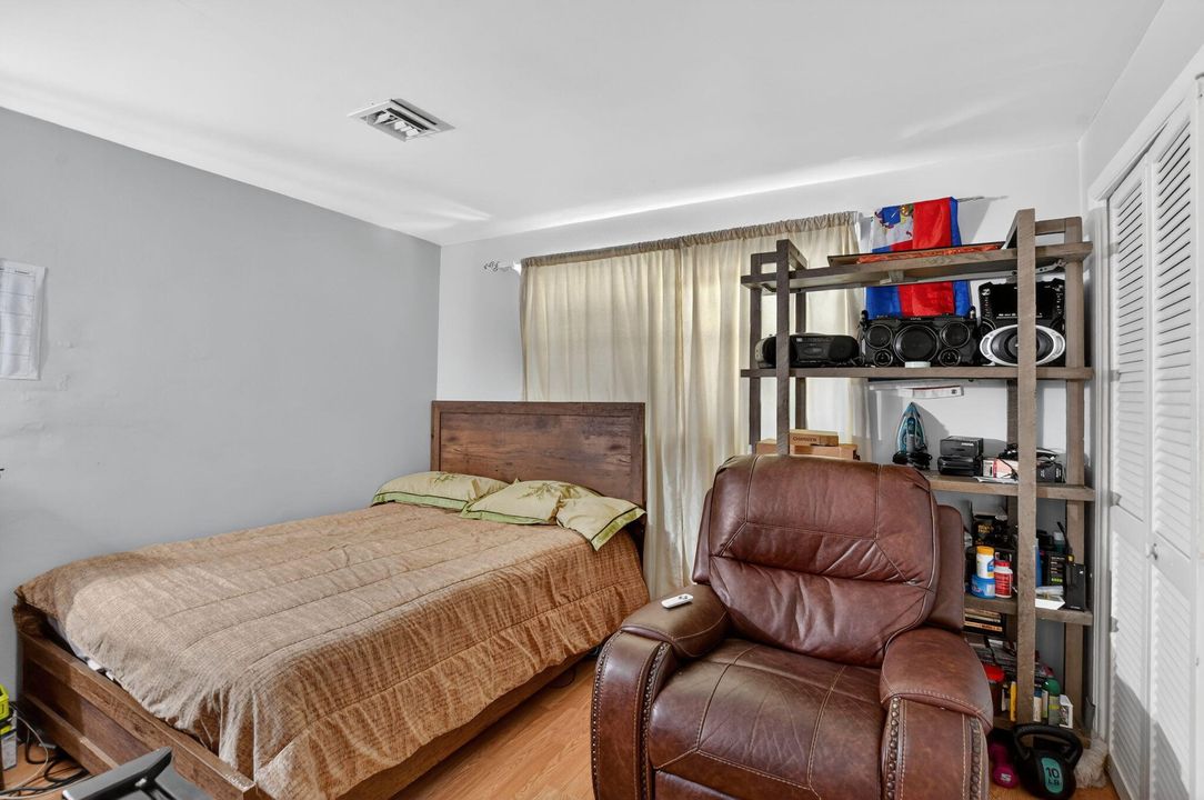 En Venta: $999,900 (5 camas, 3 baños, 2196 Pies cuadrados)