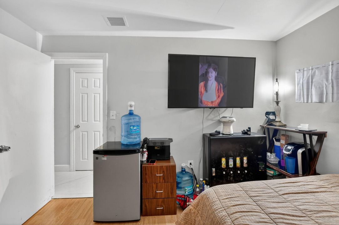 En Venta: $999,900 (5 camas, 3 baños, 2196 Pies cuadrados)