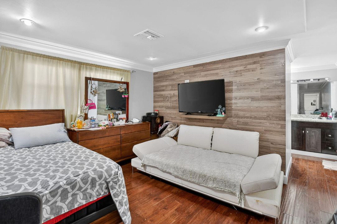 En Venta: $999,900 (5 camas, 3 baños, 2196 Pies cuadrados)