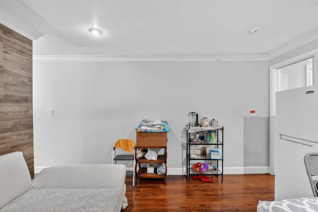 En Venta: $999,900 (5 camas, 3 baños, 2196 Pies cuadrados)