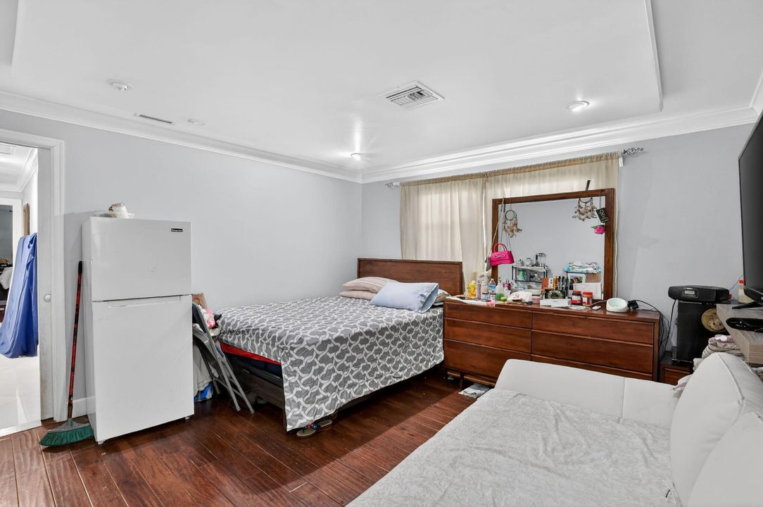 En Venta: $999,900 (5 camas, 3 baños, 2196 Pies cuadrados)