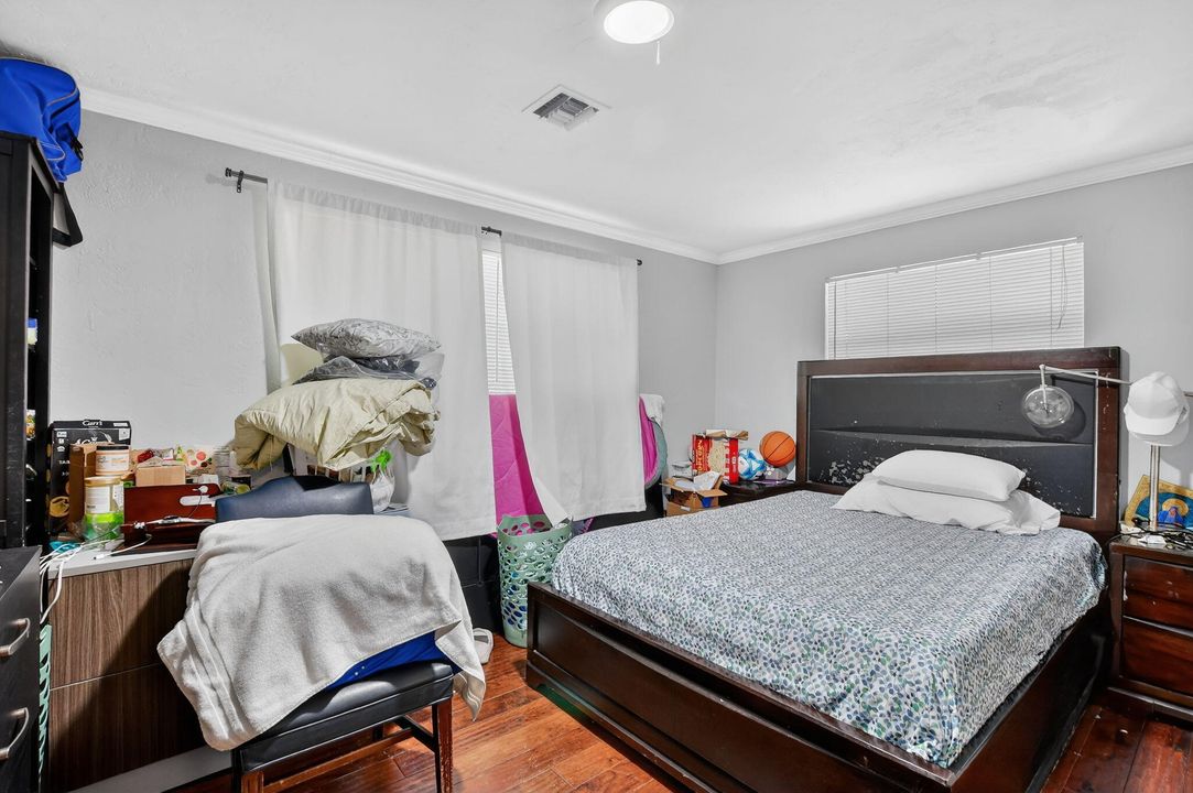 En Venta: $999,900 (5 camas, 3 baños, 2196 Pies cuadrados)