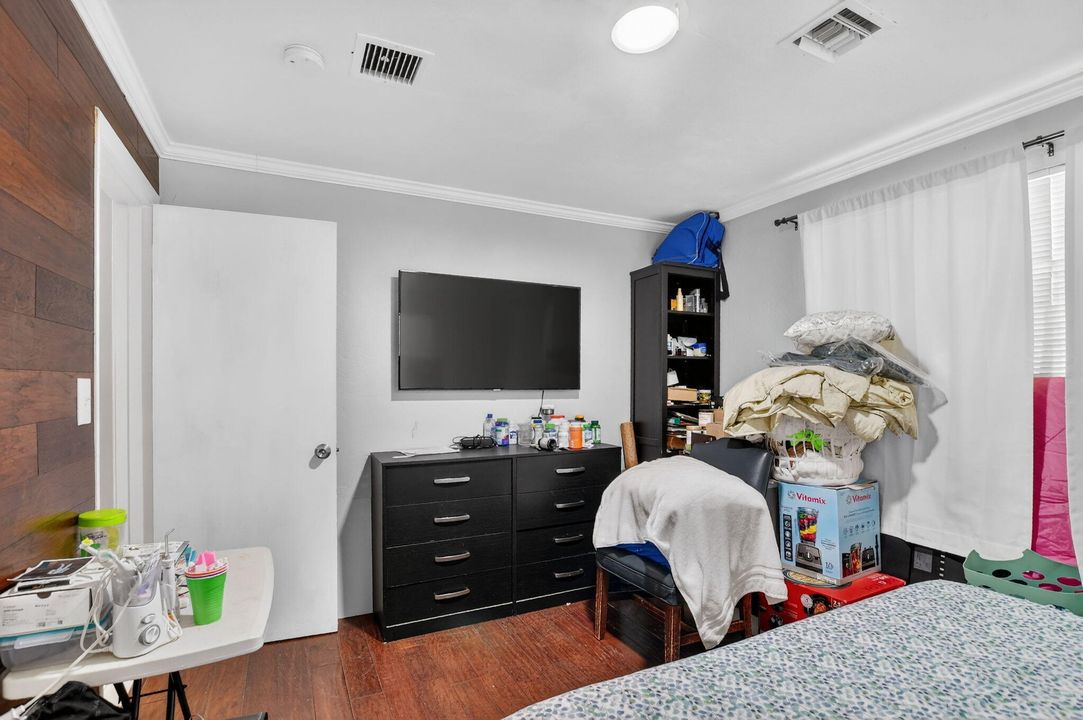 En Venta: $999,900 (5 camas, 3 baños, 2196 Pies cuadrados)