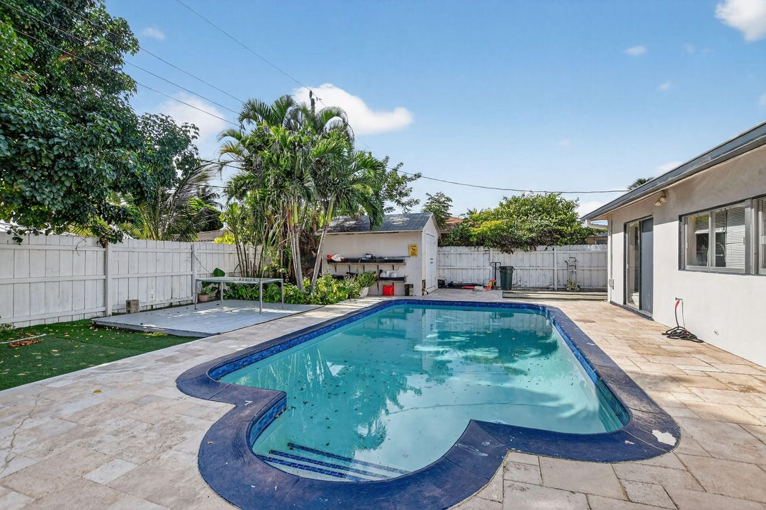 En Venta: $999,900 (5 camas, 3 baños, 2196 Pies cuadrados)