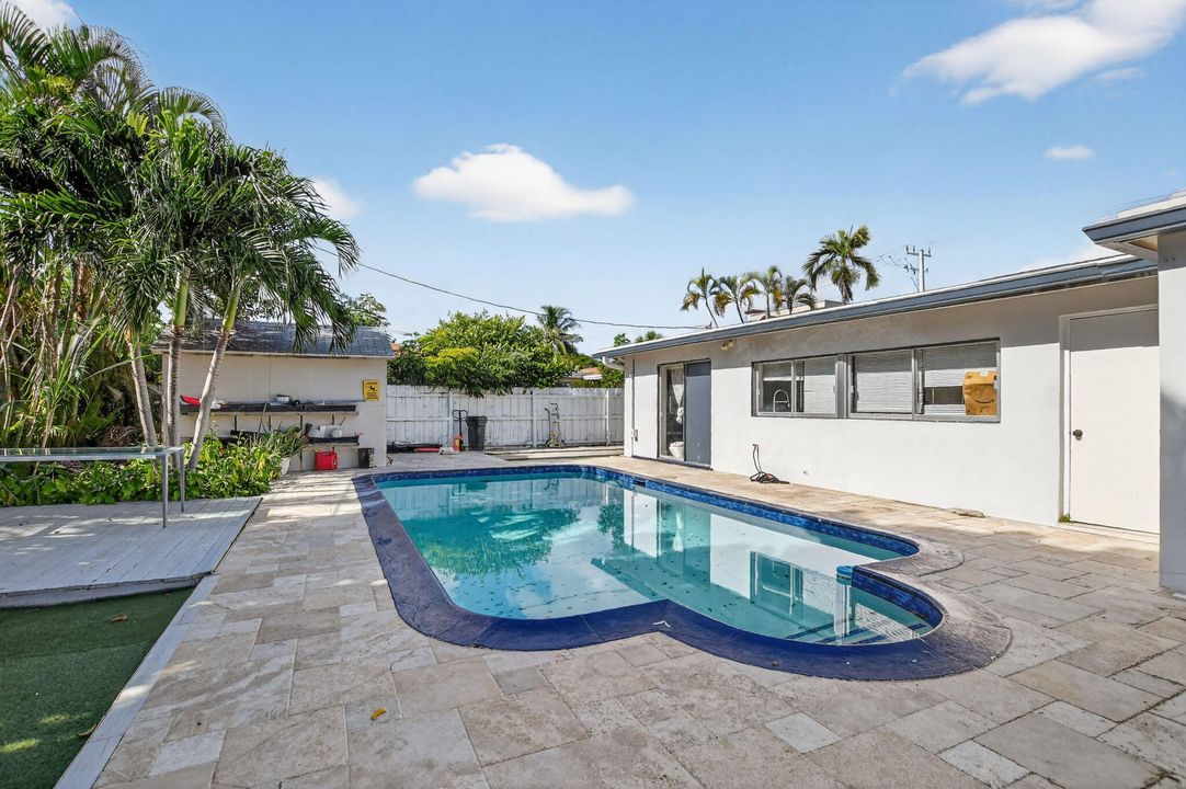 En Venta: $999,900 (5 camas, 3 baños, 2196 Pies cuadrados)