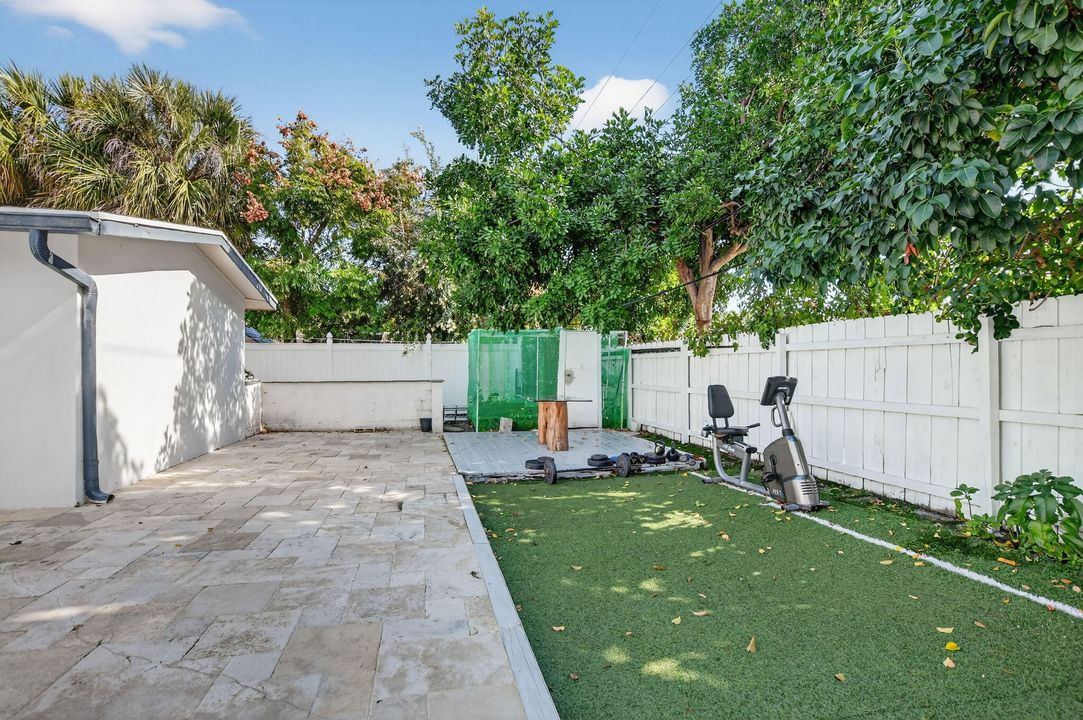 En Venta: $999,900 (5 camas, 3 baños, 2196 Pies cuadrados)