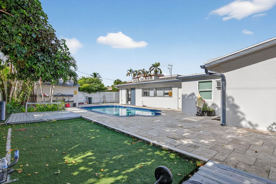 En Venta: $999,900 (5 camas, 3 baños, 2196 Pies cuadrados)