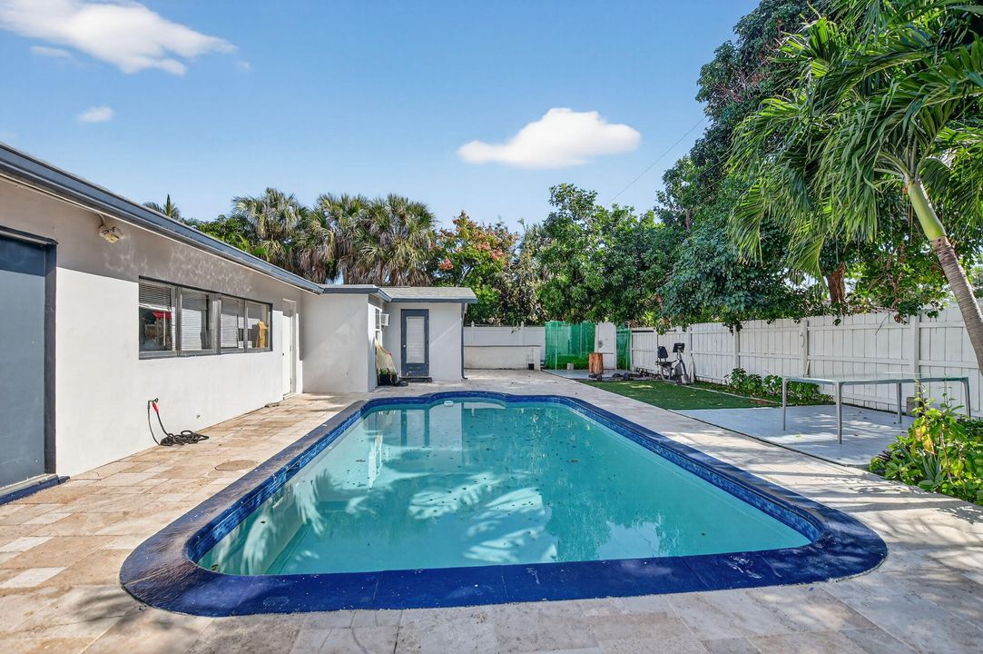 En Venta: $999,900 (5 camas, 3 baños, 2196 Pies cuadrados)