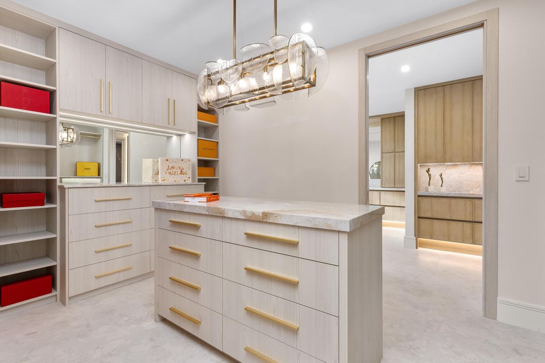 For Sale: $12,495,000 (6 beds, 8 baths, 7202 Square Feet)