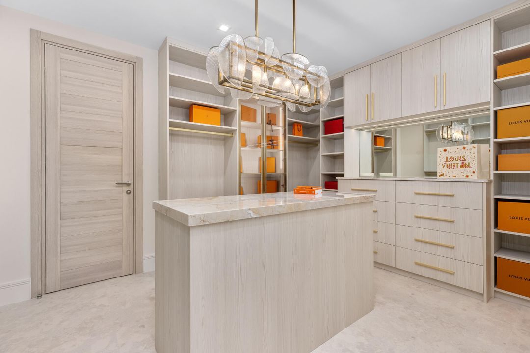 For Sale: $12,495,000 (6 beds, 8 baths, 7202 Square Feet)