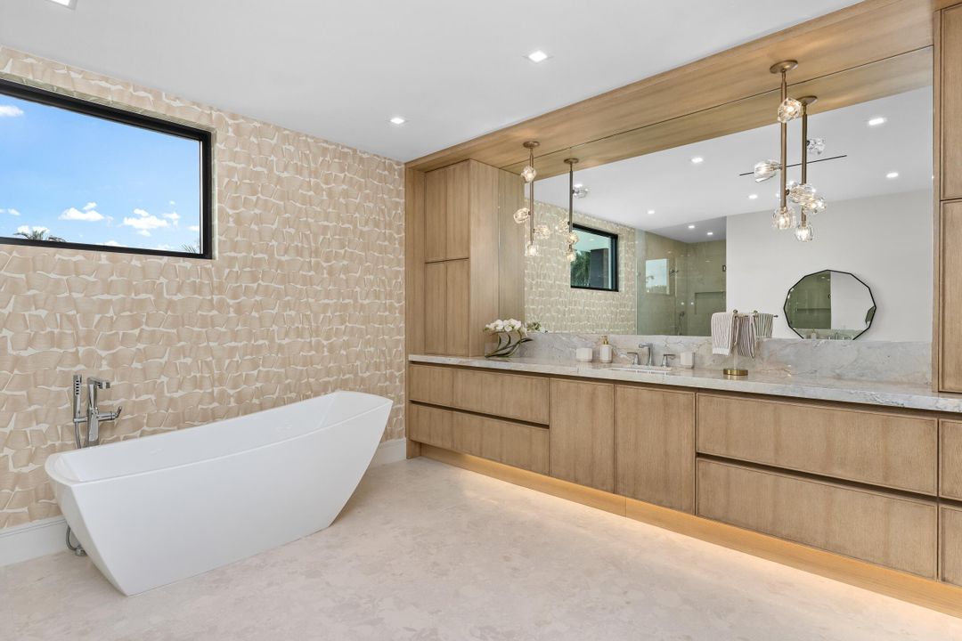 For Sale: $12,495,000 (6 beds, 8 baths, 7202 Square Feet)