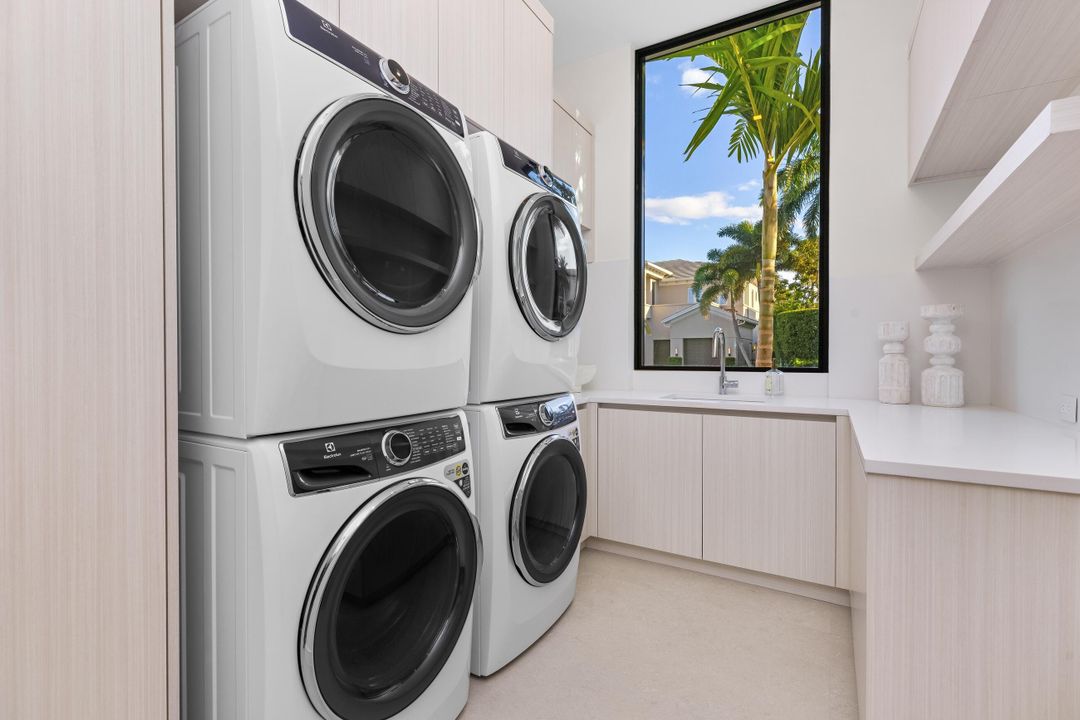 For Sale: $12,495,000 (6 beds, 8 baths, 7202 Square Feet)