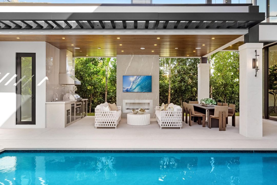 For Sale: $12,495,000 (6 beds, 8 baths, 7202 Square Feet)