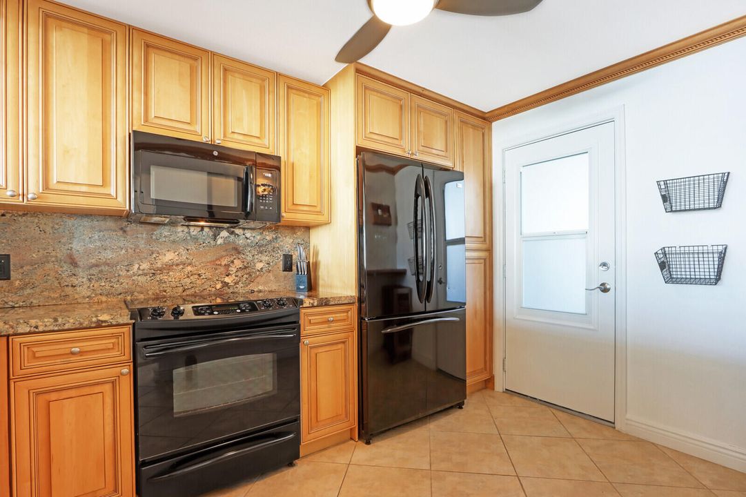 В аренду: $5,500 (2 спален, 2 ванн, 1191 Квадратных фут)