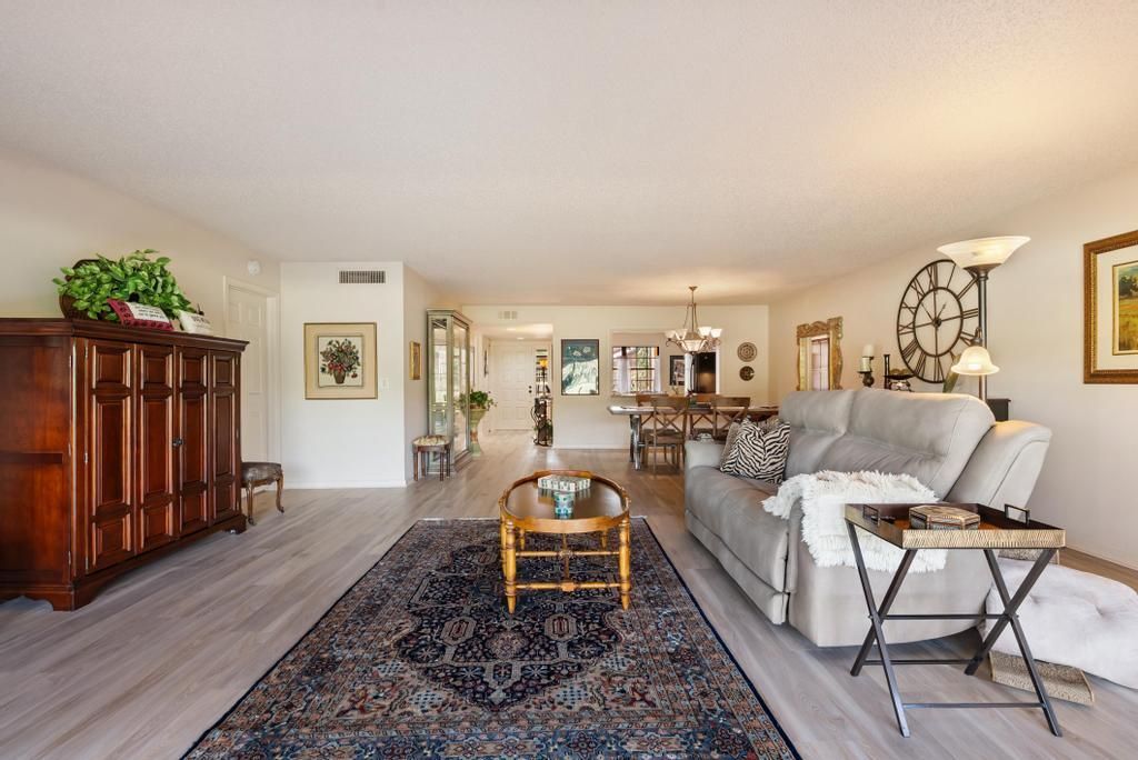 For Sale: $275,000 (2 beds, 2 baths, 1626 Square Feet)