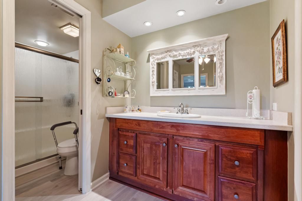 For Sale: $275,000 (2 beds, 2 baths, 1626 Square Feet)