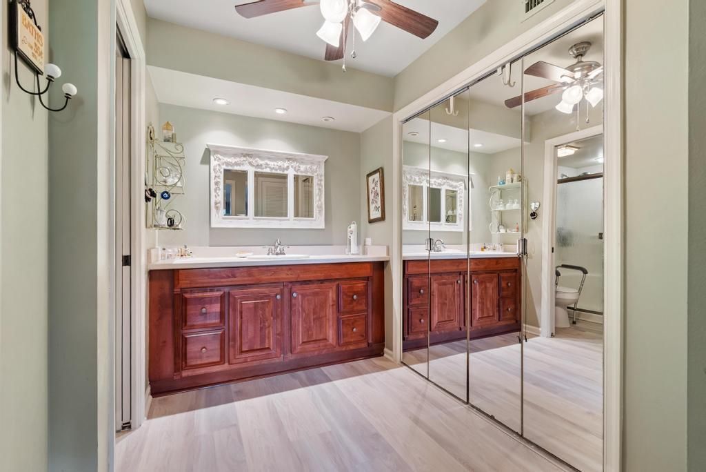 For Sale: $275,000 (2 beds, 2 baths, 1626 Square Feet)