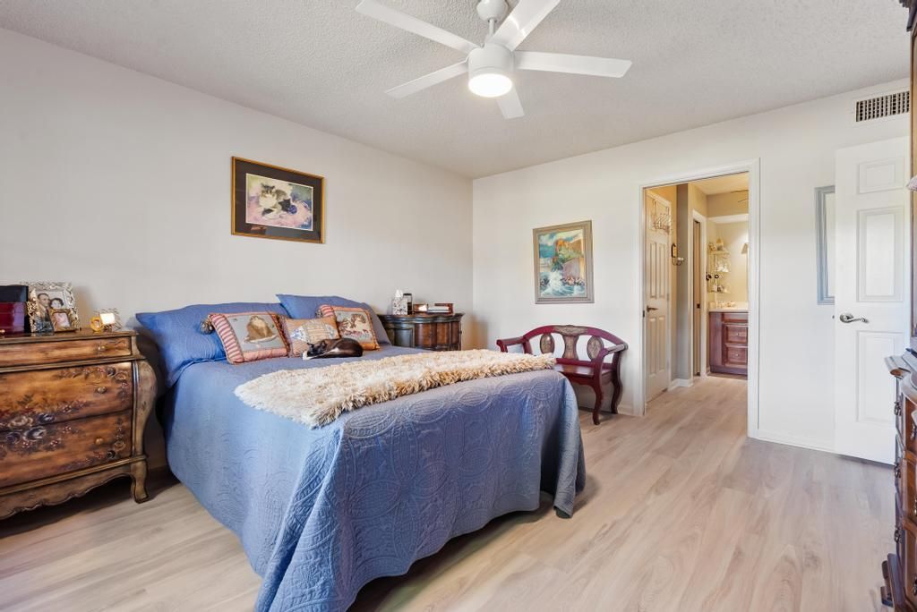 For Sale: $275,000 (2 beds, 2 baths, 1626 Square Feet)