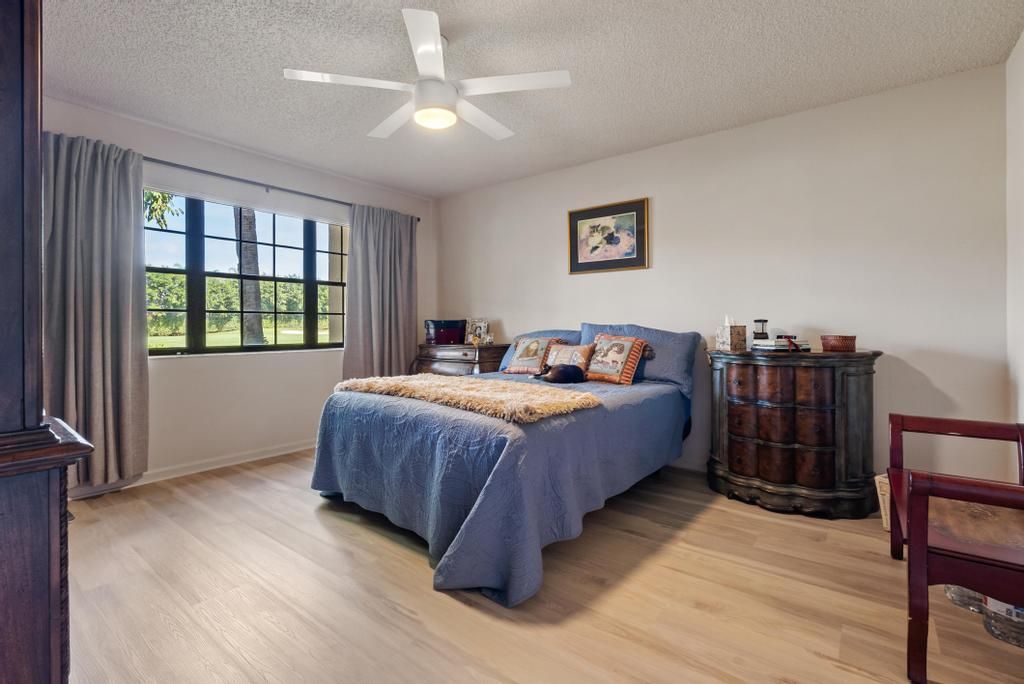 For Sale: $275,000 (2 beds, 2 baths, 1626 Square Feet)