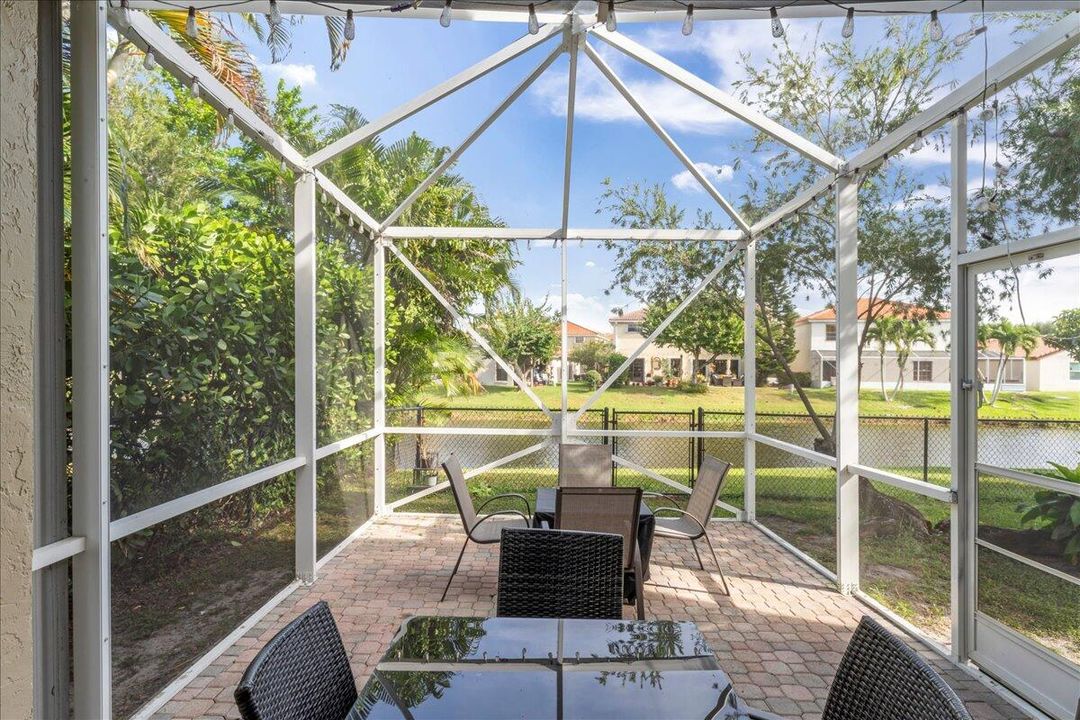 En Venta: $595,000 (3 camas, 2 baños, 1928 Pies cuadrados)