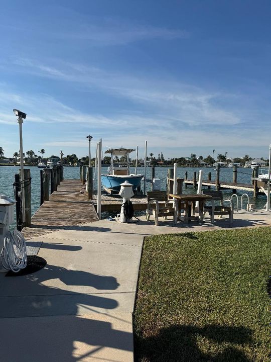 出租: $4,500 (3 贝兹, 2 浴室, 1882 平方英尺)