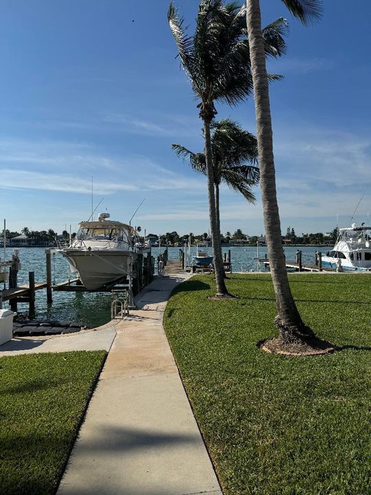 出租: $4,500 (3 贝兹, 2 浴室, 1882 平方英尺)