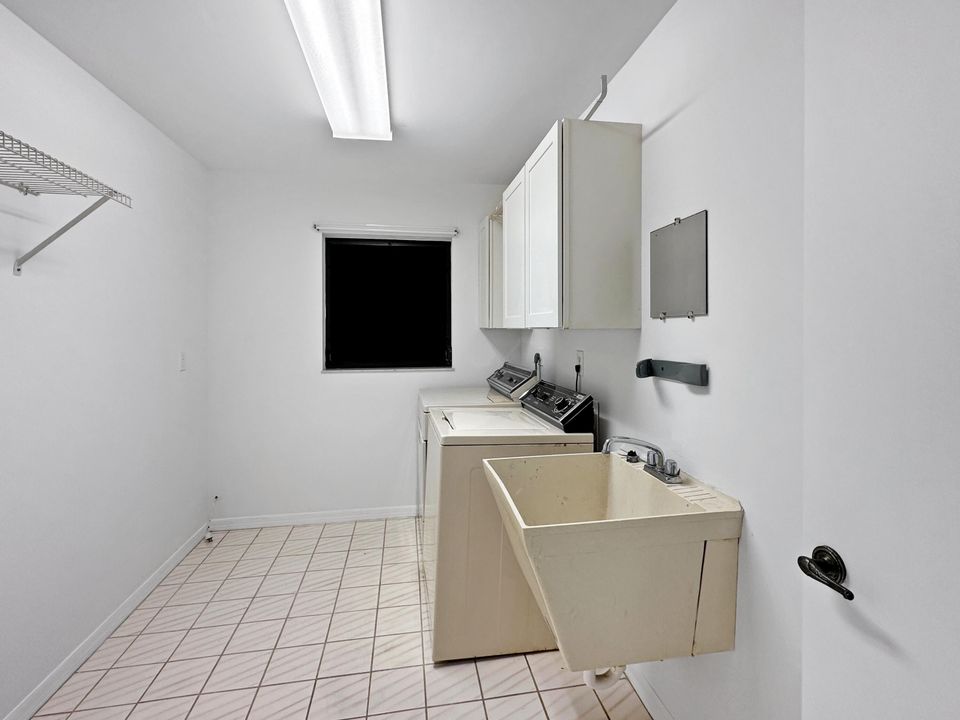 待售: $445,000 (3 贝兹, 2 浴室, 2156 平方英尺)