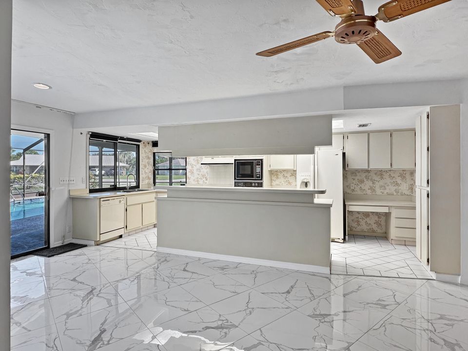 待售: $445,000 (3 贝兹, 2 浴室, 2156 平方英尺)