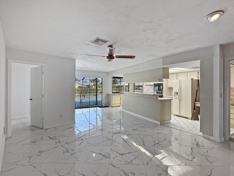 待售: $445,000 (3 贝兹, 2 浴室, 2156 平方英尺)