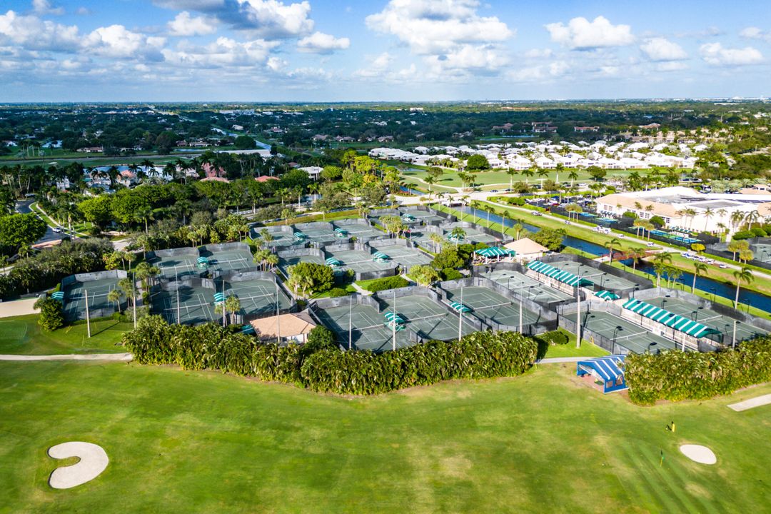 For Sale: $1,899,999 (3 beds, 3 baths, 2588 Square Feet)