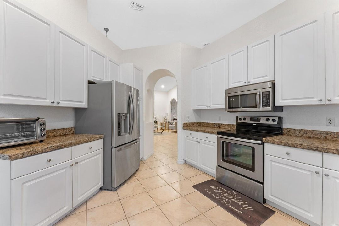 For Sale: $450,000 (3 beds, 2 baths, 1802 Square Feet)