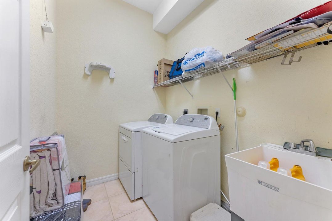 For Sale: $450,000 (3 beds, 2 baths, 1802 Square Feet)