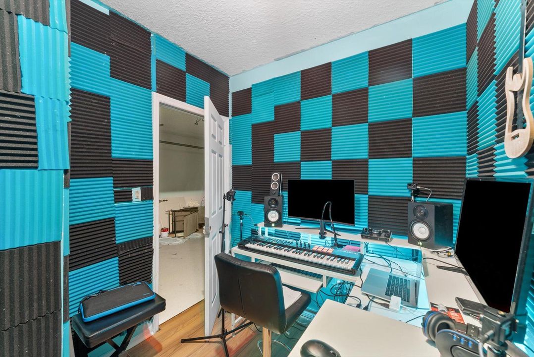 For Sale: $450,000 (3 beds, 2 baths, 1802 Square Feet)