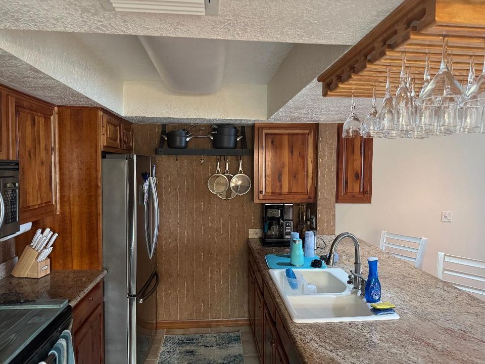 出租: $4,500 (3 贝兹, 2 浴室, 1882 平方英尺)