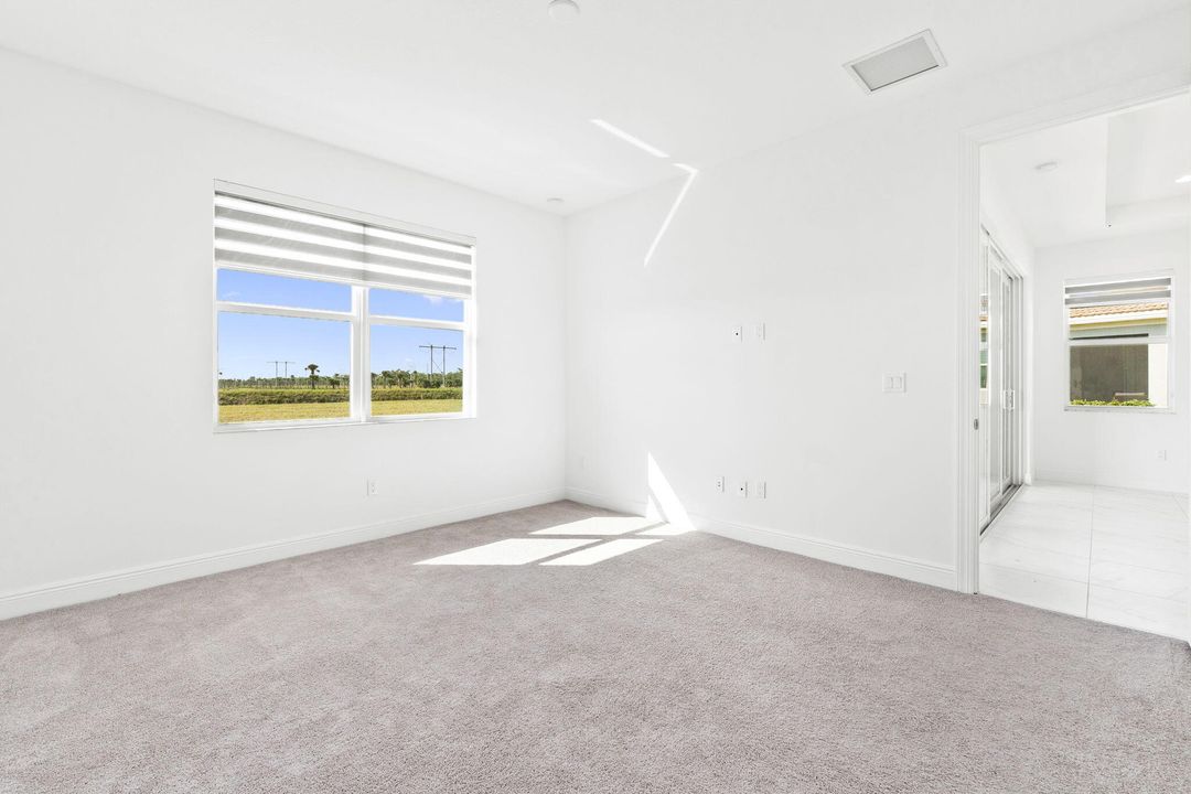 合同活跃: $325,000 (2 贝兹, 2 浴室, 1620 平方英尺)