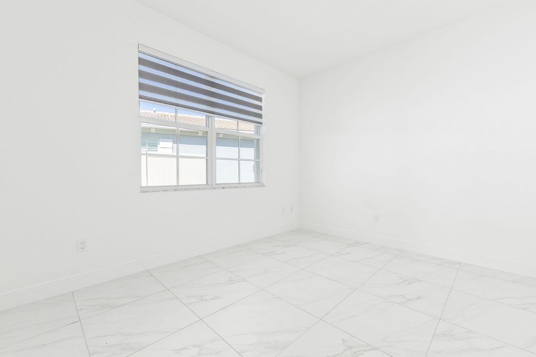 合同活跃: $325,000 (2 贝兹, 2 浴室, 1620 平方英尺)