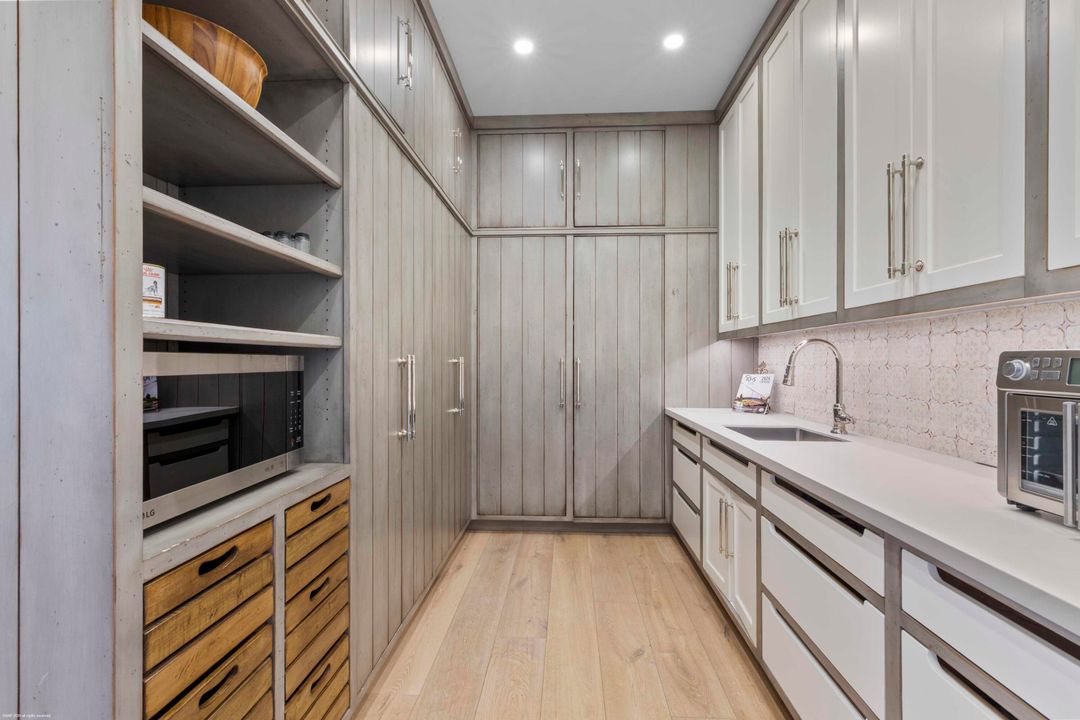 For Sale: $27,950,000 (6 beds, 7 baths, 11274 Square Feet)