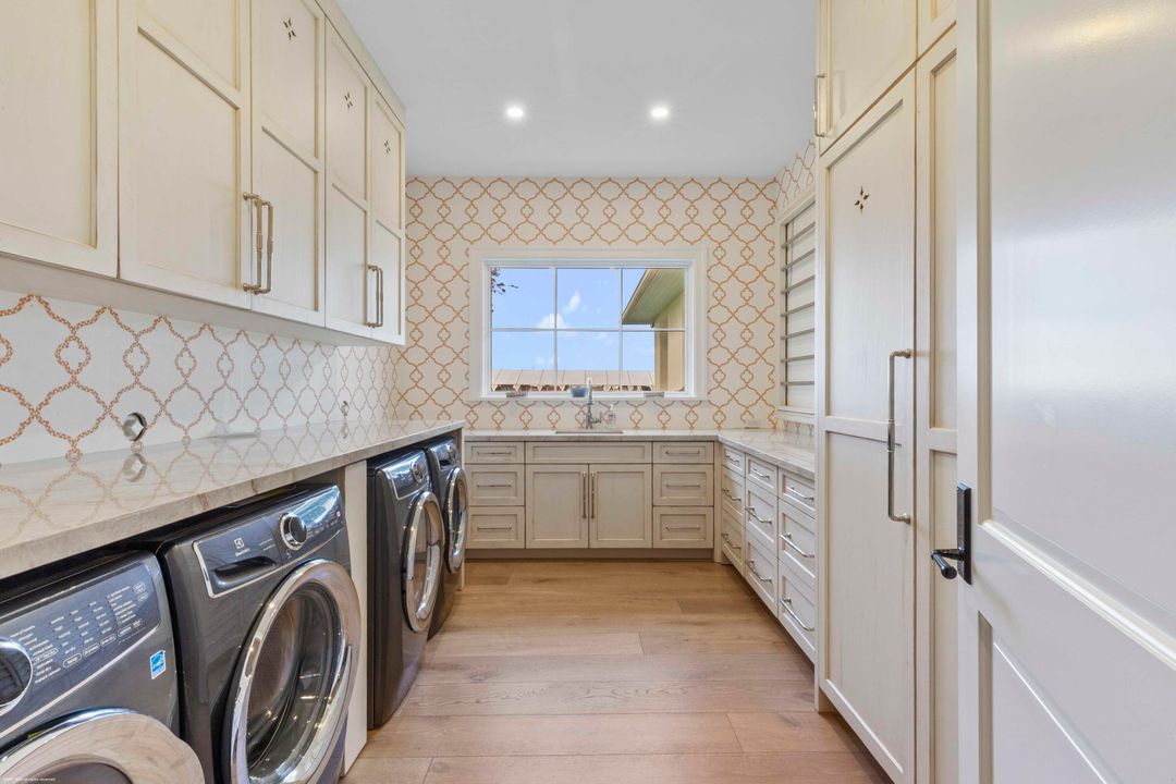 For Sale: $27,950,000 (6 beds, 7 baths, 11274 Square Feet)