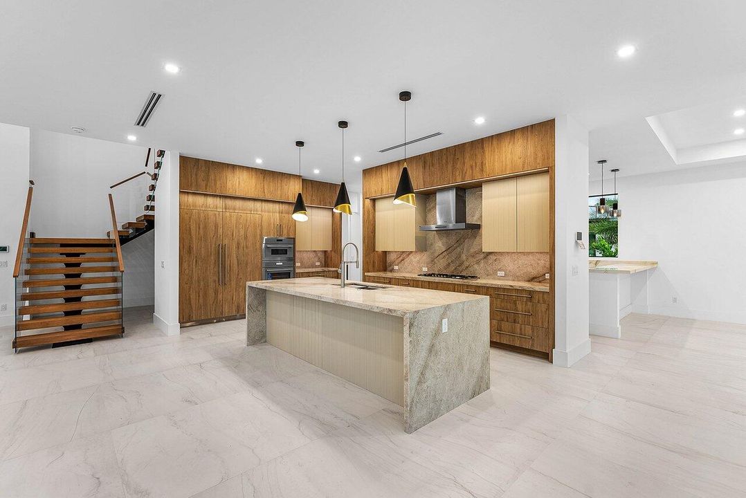 На продажу: $6,150,000 (6 спален, 6 ванн, 5233 Квадратных фут)