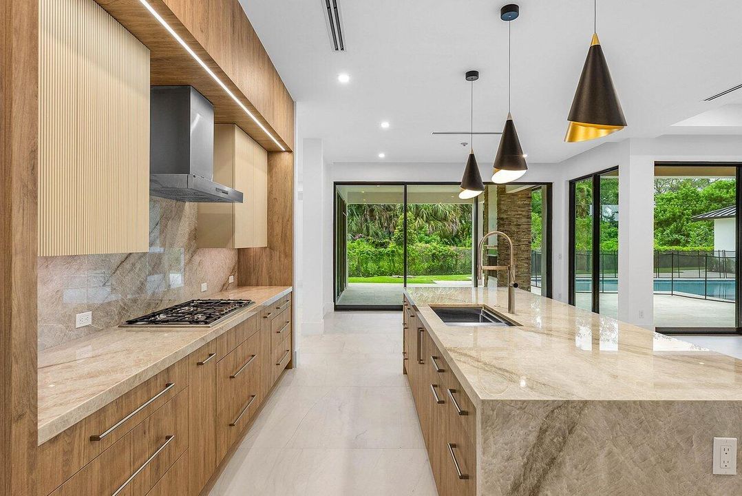 На продажу: $6,150,000 (6 спален, 6 ванн, 5233 Квадратных фут)