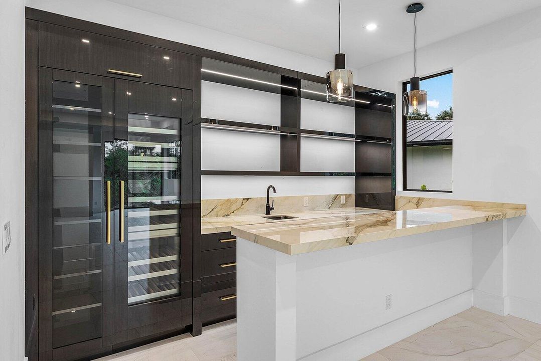 На продажу: $6,150,000 (6 спален, 6 ванн, 5233 Квадратных фут)