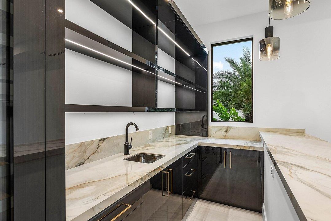 На продажу: $6,150,000 (6 спален, 6 ванн, 5233 Квадратных фут)