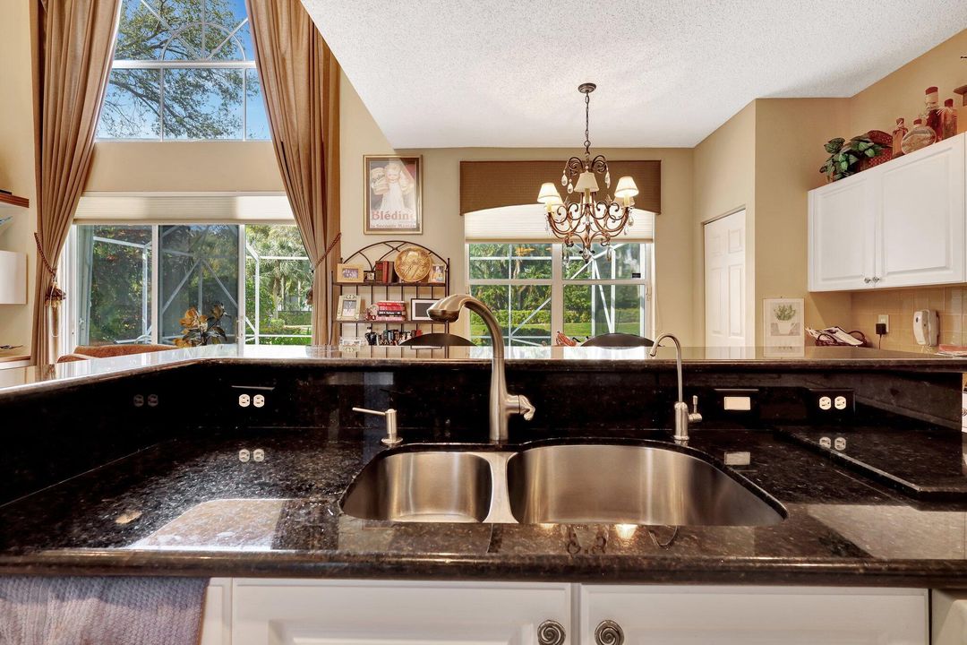 En Venta: $729,000 (4 camas, 2 baños, 2338 Pies cuadrados)