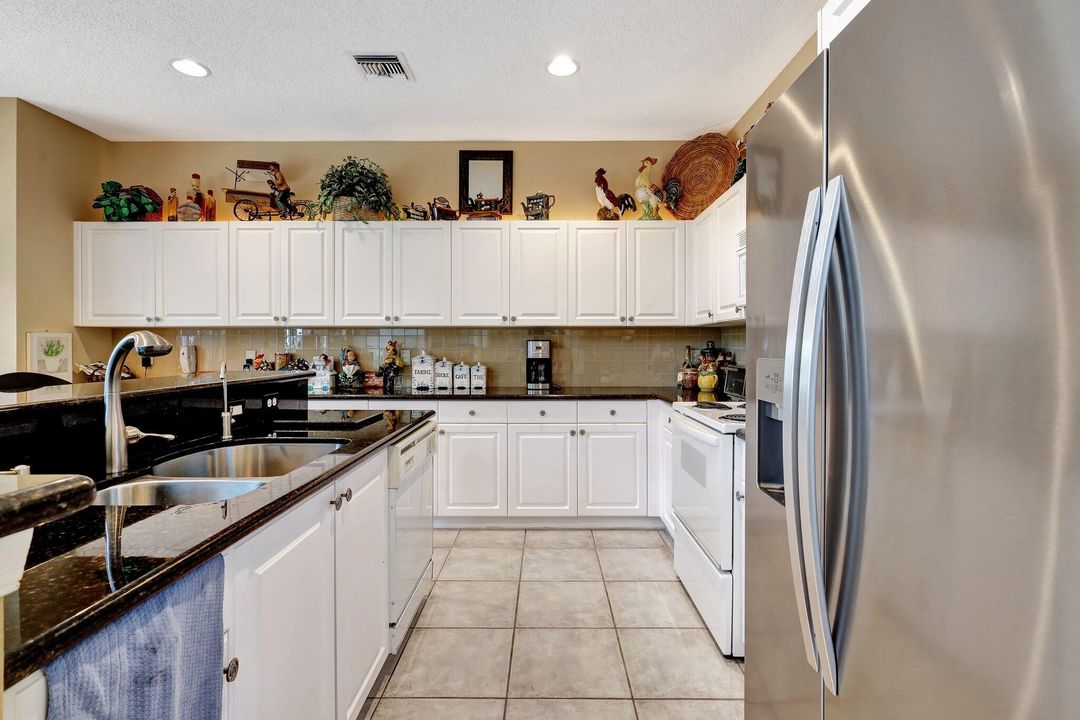 En Venta: $729,000 (4 camas, 2 baños, 2338 Pies cuadrados)