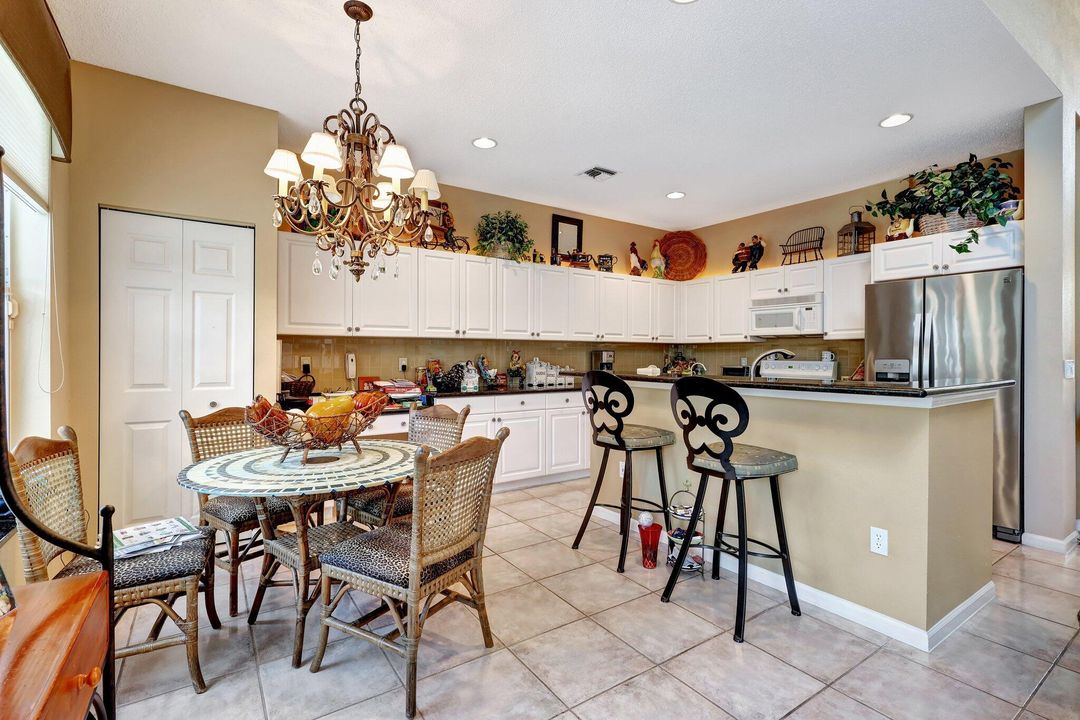 En Venta: $729,000 (4 camas, 2 baños, 2338 Pies cuadrados)