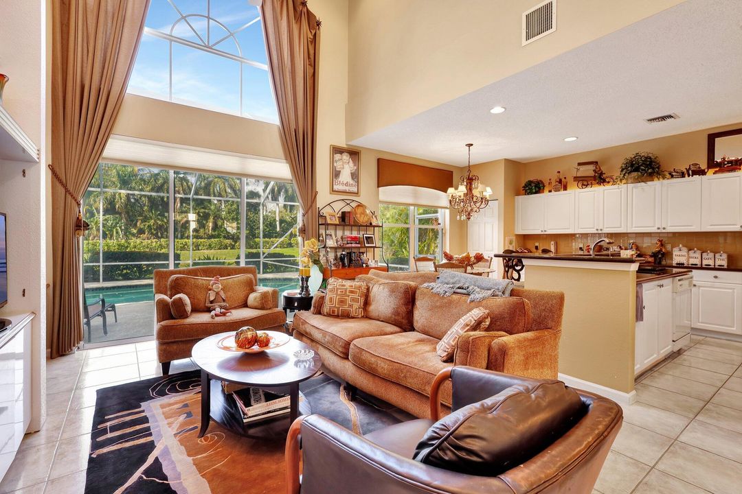 En Venta: $729,000 (4 camas, 2 baños, 2338 Pies cuadrados)