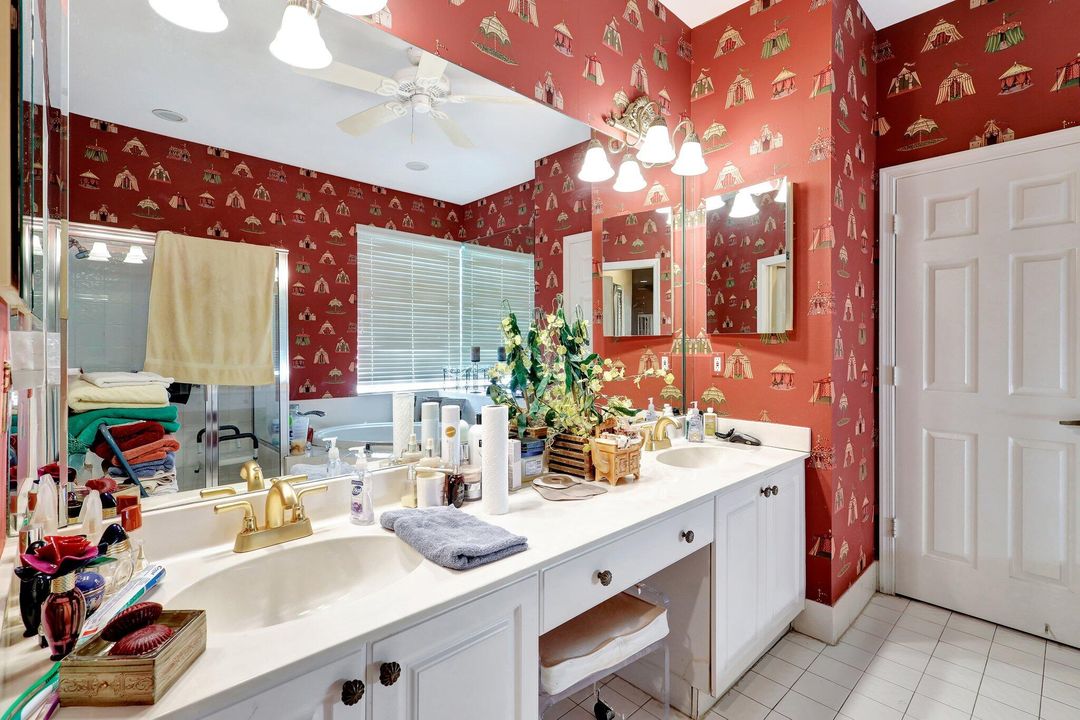 En Venta: $729,000 (4 camas, 2 baños, 2338 Pies cuadrados)