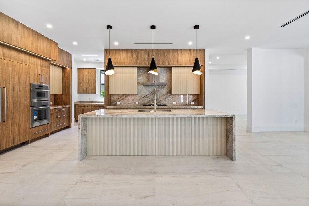 На продажу: $6,150,000 (6 спален, 6 ванн, 5233 Квадратных фут)