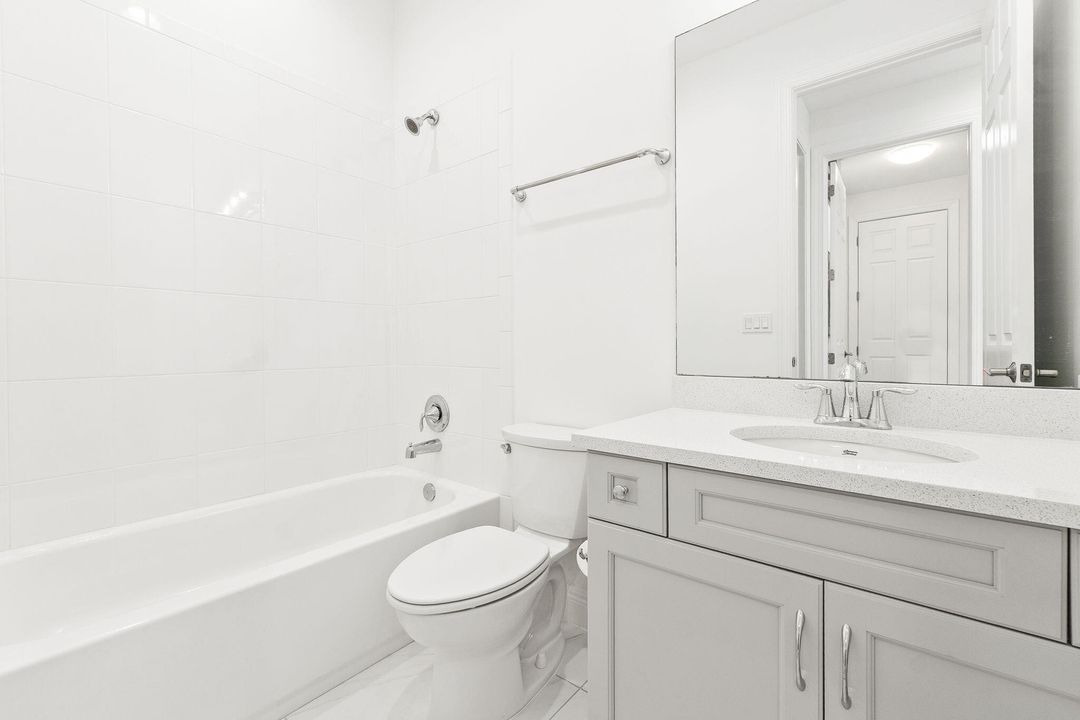 合同活跃: $325,000 (2 贝兹, 2 浴室, 1620 平方英尺)