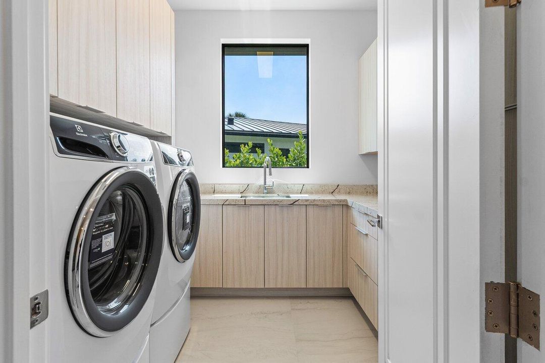 На продажу: $6,150,000 (6 спален, 6 ванн, 5233 Квадратных фут)